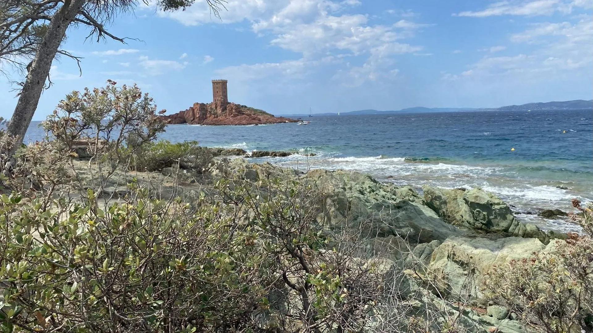 Agay, Cap Esterel, Magnifique Vue Mer Panoramique Et Massif De L'Esterel, Terrasse Sud, Acces 5 Piscines, Parking, Dernier Etage, Classe 3 Etoiles, Site Naturel De Reve Saint-Raphaël